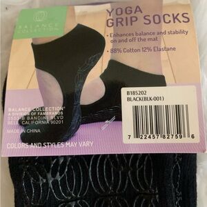 YOGA grip socks for Ladies 88% poly  in black One size NWT